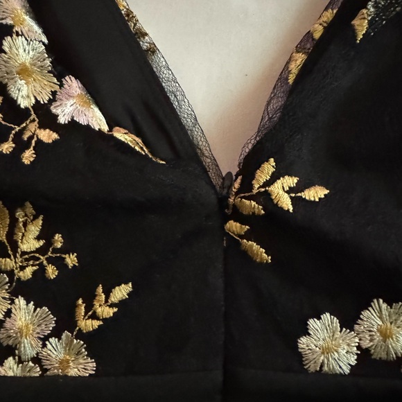 Floral lace Express dress - Picture 7 of 7